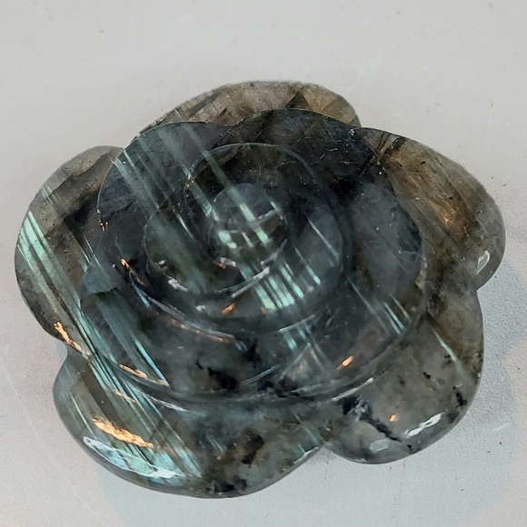 Labradorite Rose Carving | Intuition • Transformation • Mystical Protection - Picture 4 of 9